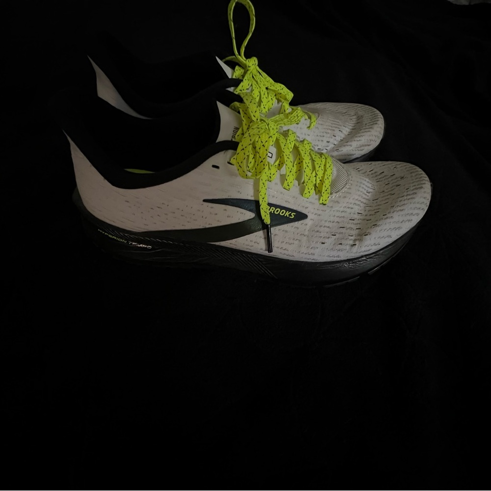 Brooks Hyperion Tempo Run Visible